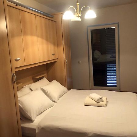 Danyja Apartments Sveti Filip i Jakov Eksteriør billede